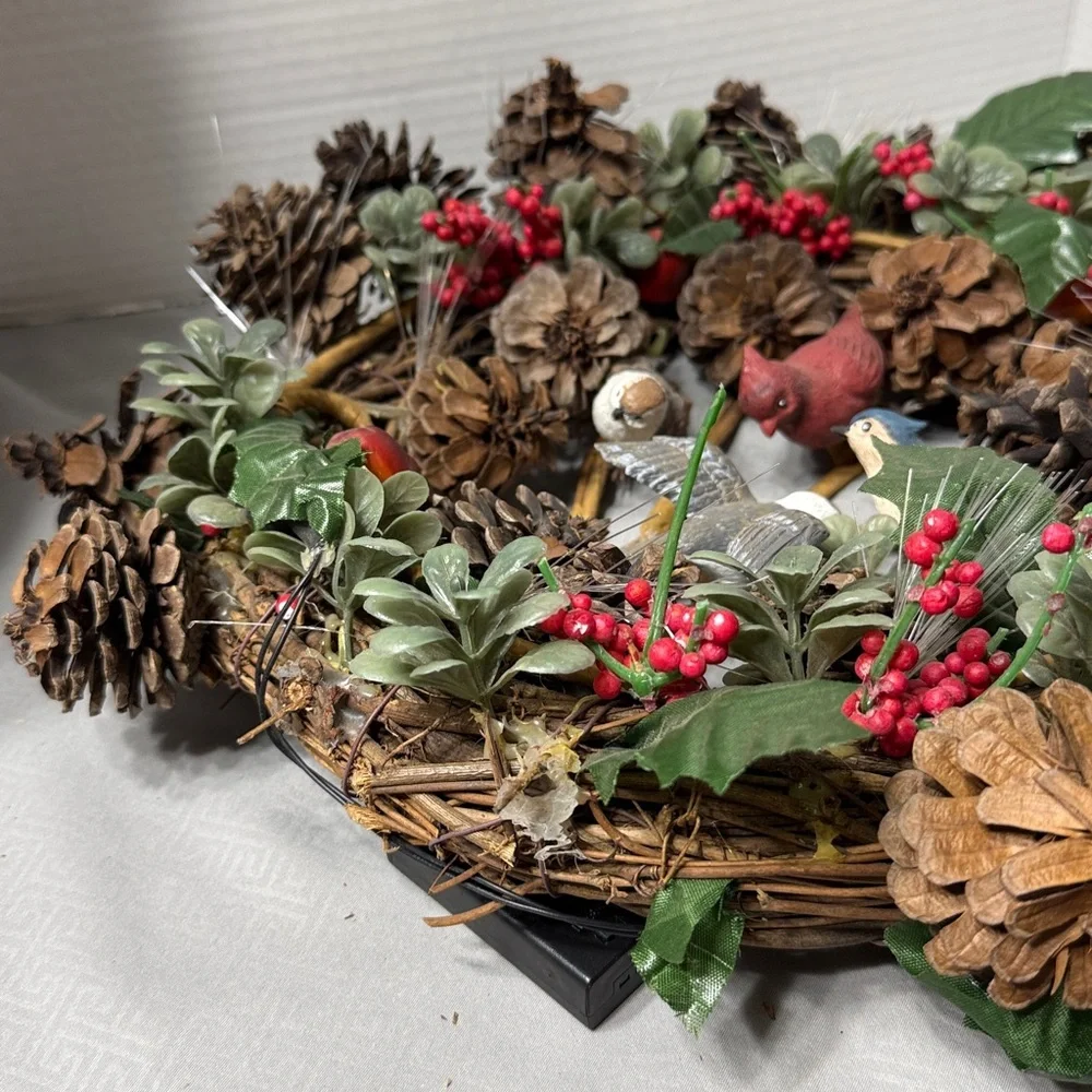 Fiber Optic Holiday Wreath Birds Accorn Holly Berries Color Changing Vintage